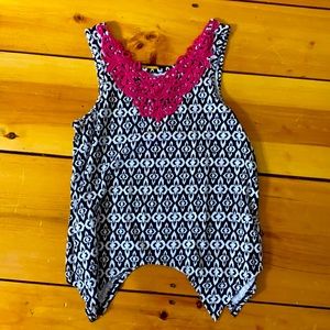 No sleeve black and white top